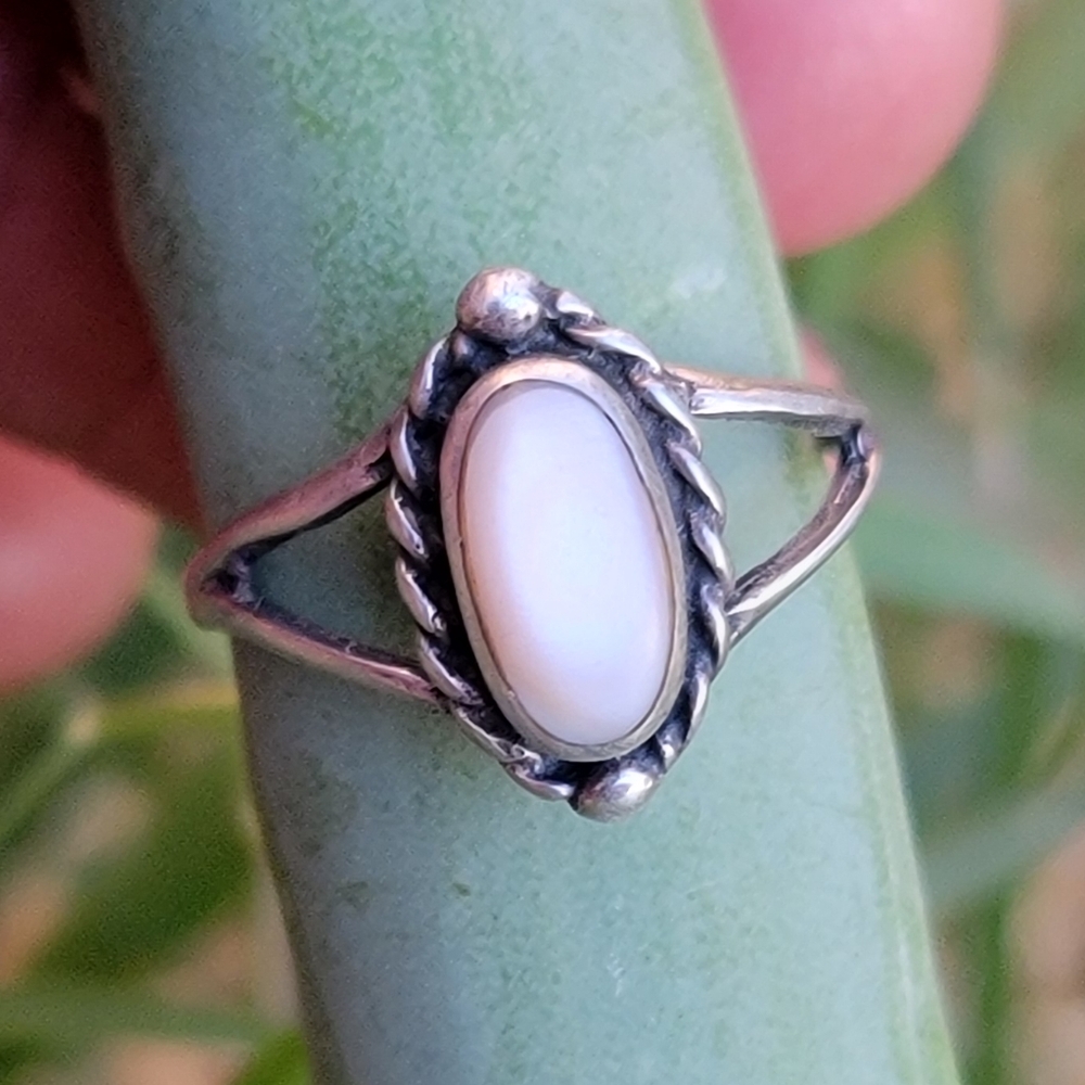 Vintage Native American 925 sterling silver pink mother of pearl ring